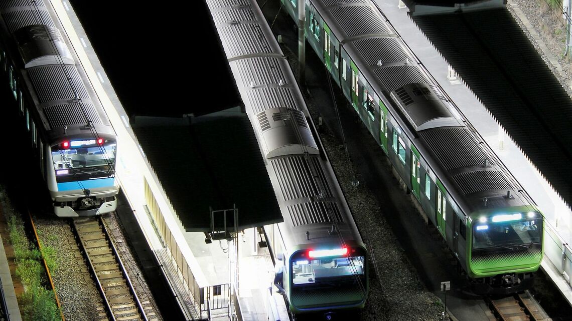 夜の山手線と京浜東北線