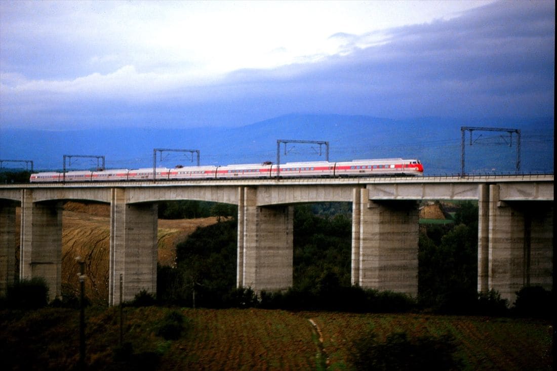 高速新線を走る「ペンドリーノ」ETR450形（撮影：南正時）