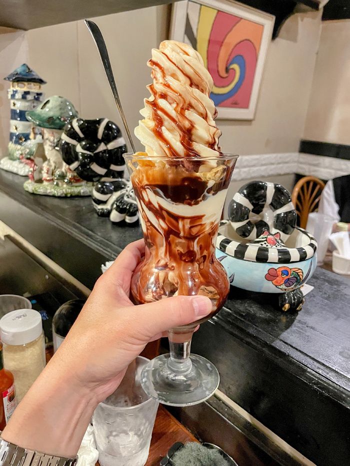 王様といちご チョコレートパフェ