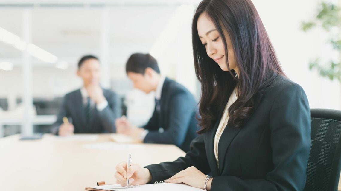 書くだけで「先延ばしがなくなるコツ」があります。（写真：mits／PIXTA）