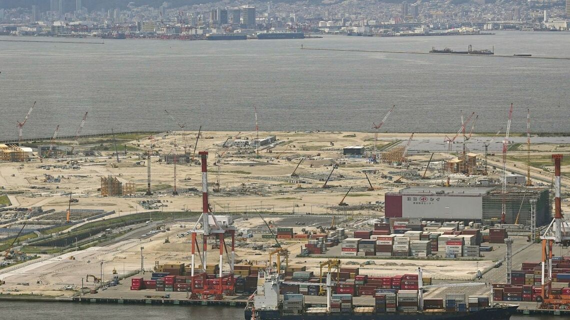 万博の会場となる夢洲（写真：共同）