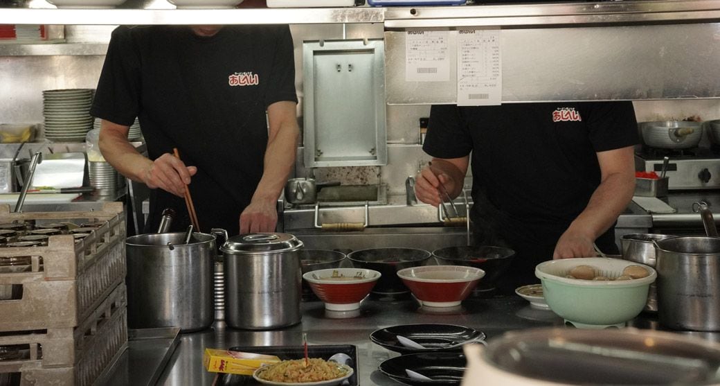 キッチンのスタッフの様子