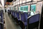 車内の通路は広め