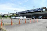 和歌山港駅に停まる10000系の特急サザン。徳島と結ぶフェリーに連絡する（記者撮影）