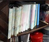 来店したお客さんの写真をアルバムにまとめて保管している（筆者撮影） 