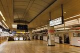 3階ホームは2面3線。奥に見える停車中の電車は北千住始発の日比谷線電車だ（撮影：鼠入昌史）