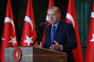 ｢経済テロリストに対抗する｣とトルコ大統領