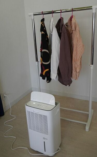 除湿機　衣類乾燥機　デシカント式　熱が出るので冬向きです 楽天市場】【選べる物干しセット】 除湿機 アイリスオーヤマ 衣類乾燥