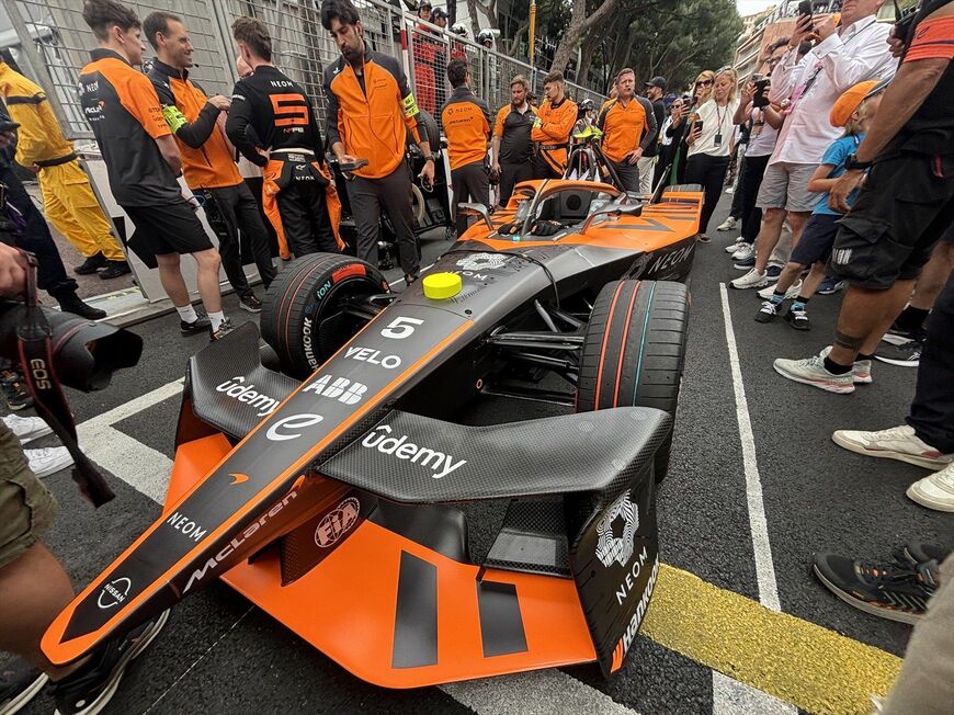 エンジンのないEVのため、レース中の騒音が静かであることも都市型レースに向いている（筆者撮影）