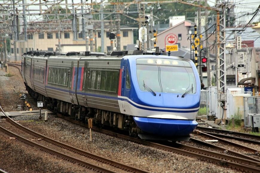 東海道本線山崎付近を走る智頭急行HOT7000系「スーパーはくと」（撮影：南正時）