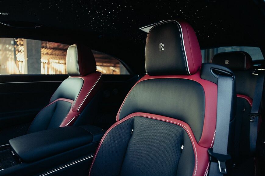 ロールス・ロイス「ブラック・バッジ・スペクター」（写真：ロールス・ロイス・モーター・カーズ）