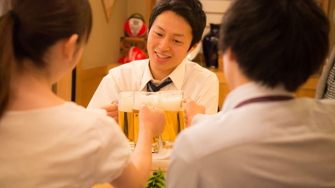 飲み会で株を下げる人の残念な 立ち位置 リーダーシップ 教養 資格 スキル 東洋経済オンライン 経済ニュースの新基準