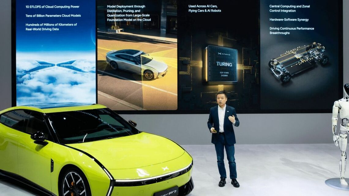 小鵬汽車はヨーロッパ市場の攻略に強い意欲を見せる。写真はドイツのミュンヘンで新型EVを披露する同社の何小鵬・董事長（小鵬汽車のウェブサイトより）