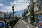 駅周辺は昔ながらの沿線風景