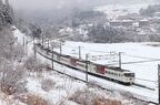 雪景色の中を行く特急「水上」