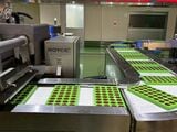 チョコレートの製造工程を間近で見ることができる（写真：筆者撮影）