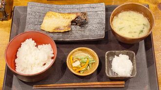 しんぱち食堂の｢484円朝定食｣は驚きの連続だった