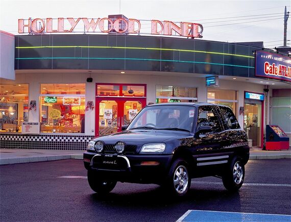 1994年発売の初代RAV4