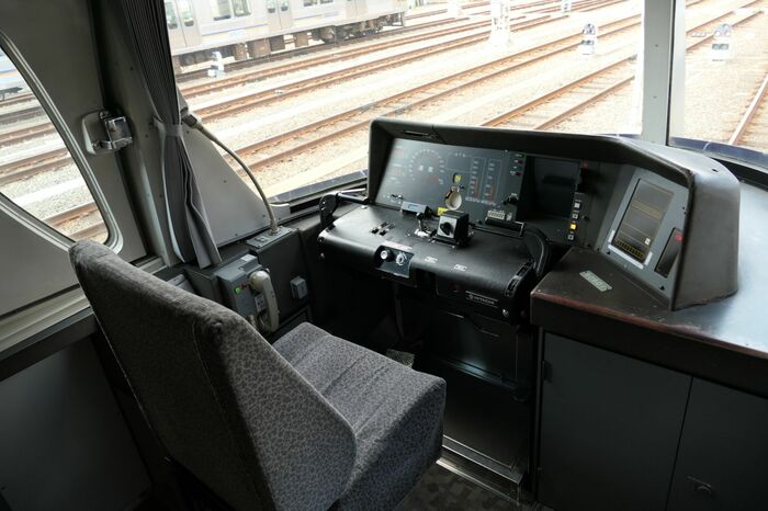 南海ラピートの運転席