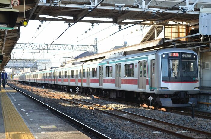 東急5000系もコストダウンが図られたが6ドア車が早期に