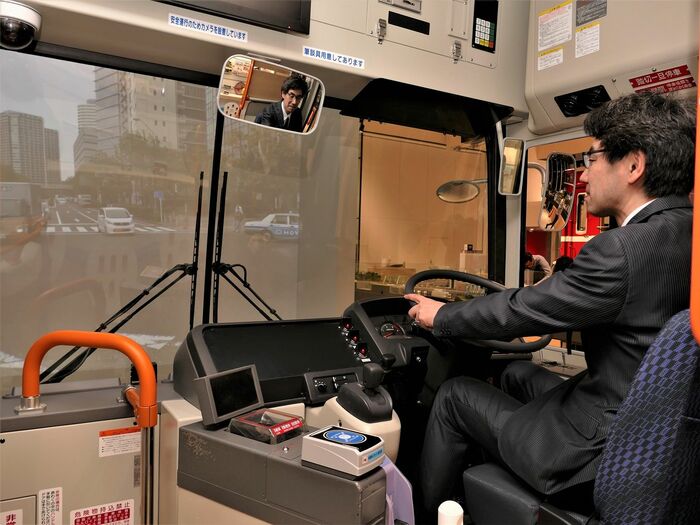 バスを運転しているような気分が味わえる