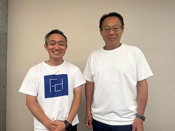 FCIの学園長でサッカー日本代表の元監督・岡田武史氏（右）、校長の辻氏（左）（写真：筆者撮影）