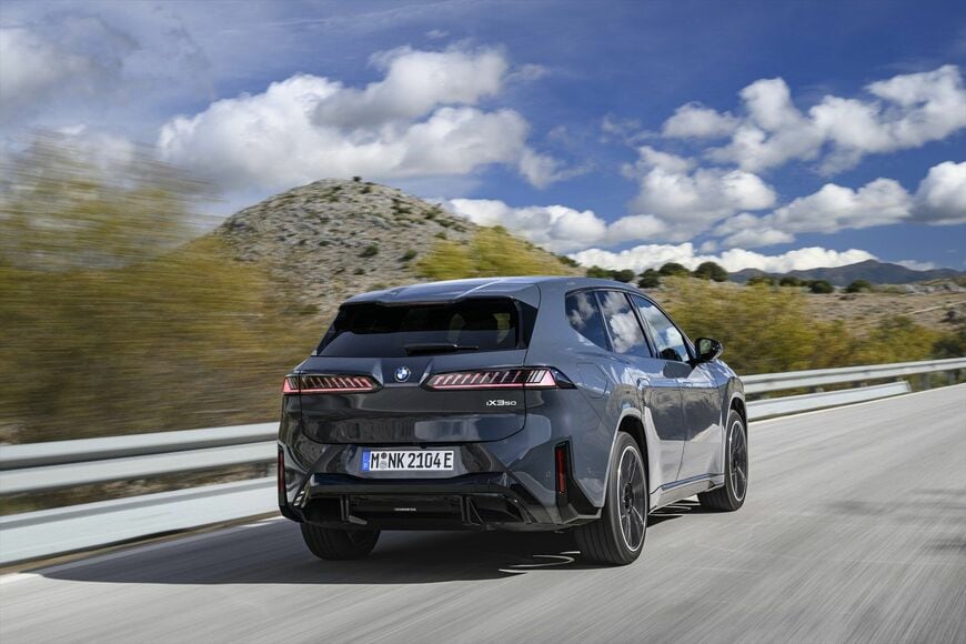 BMW iX3（写真：BMW）