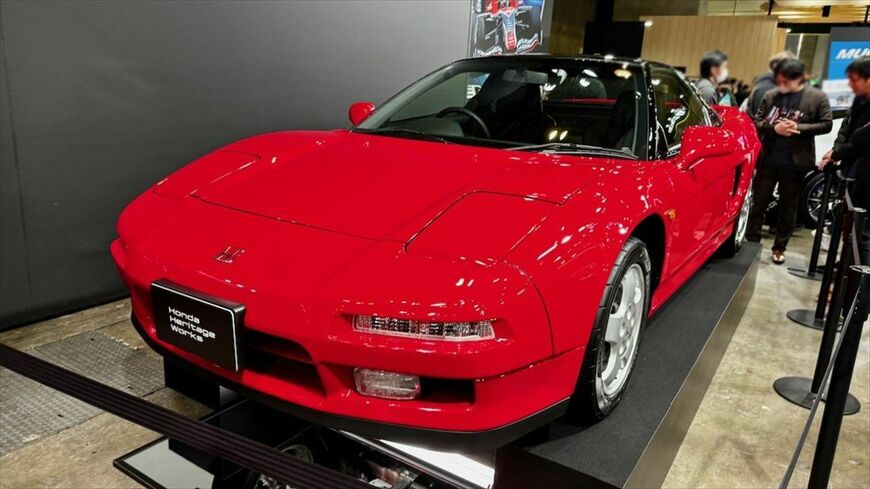 「Hondaヘリテージワークス」のサービスの例としてフルレストアされた初代NSXが展示された（筆者撮影）