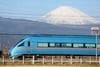 富士山をバックに走る「MSE」60000形