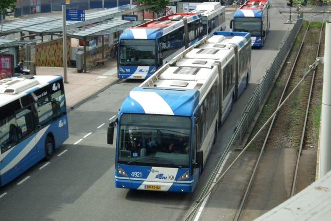 オランダの3車体連節バス。上手に使えば輸送力は大きい