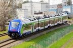 試験線を走行する「ブルース」