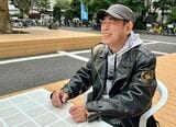 インタビューに応じるコマツヒロノリさん（筆者撮影）