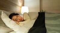 夜中にトイレに行く人が気を付けたい6つの事 ノンレム睡眠は加齢とともに浅くなっていく
