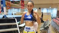 衣装に｢受けよう検診｣､リングに立つ彼女の正体 女医の彼女が30歳でプロボクサーになった理由