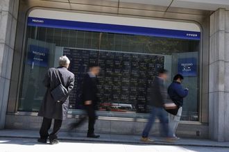 前場の日経平均は208円安､海外勢の売り優勢