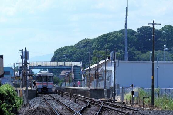 田丸駅 停車する気動車