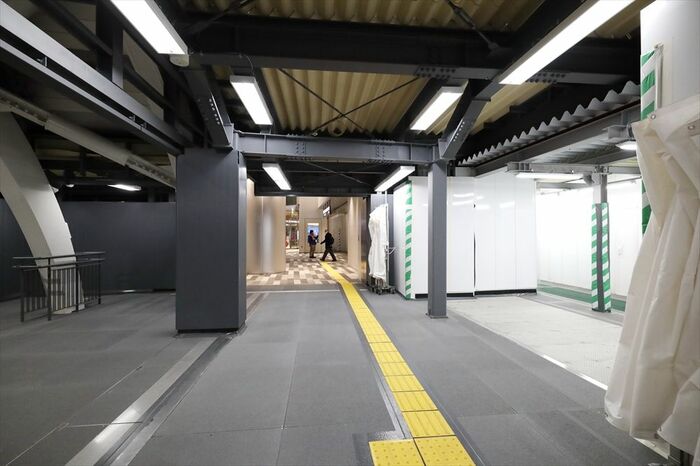 スクランブルスクエア方面へつながる通路