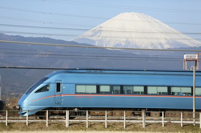 富士山をバックに走る「MSE」60000形
