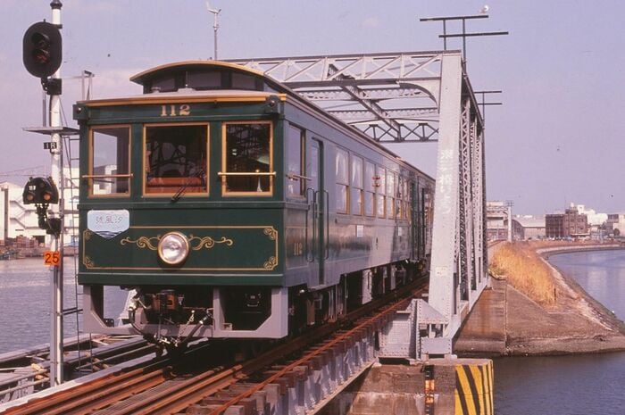 1989年の横浜博覧会で臨港線を走った汐風号