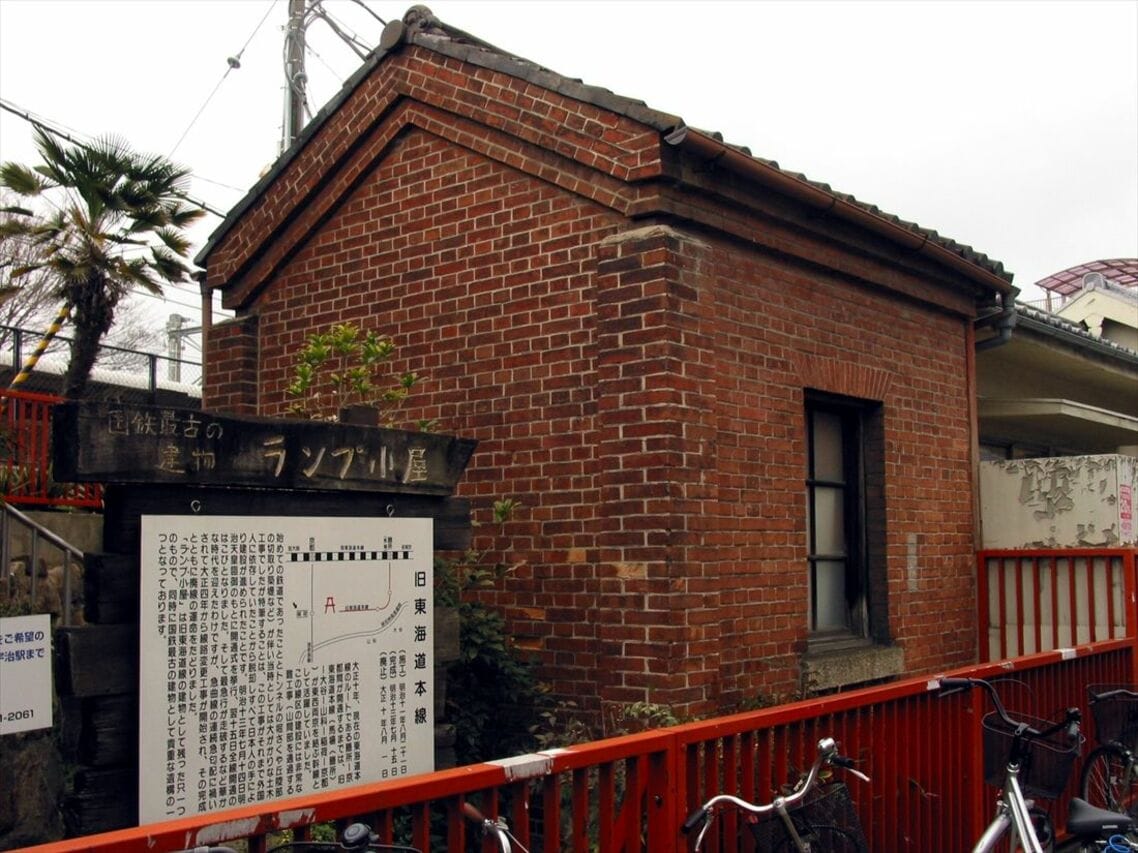 ＜鉄道黎明期＞1879年に建てられた奈良線稲荷駅の