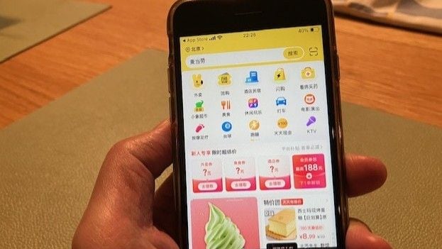 美団のサービスは食事の出前だけでなく生鮮食品などの宅配、飲食店の仕入れ、旅行予約など多方面に広がっている（写真は美団のアプリ画面）