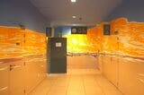 サント・ヴィクトワール・エリアのトイレの入口（写真：佐滝剛弘）