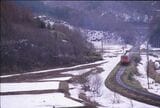 雪景色の岩内線（1985年廃止）を走る気動車（撮影：南正時）