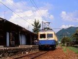 福井鉄道南越線の粟田部駅に停車する130形同線は1981年に全線廃止された（筆者撮影）