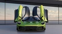 新型｢アストンマーティン｣見た目と違うキャラクター。1億円超のハイパーカー｢ヴァルハラ｣の使い勝手