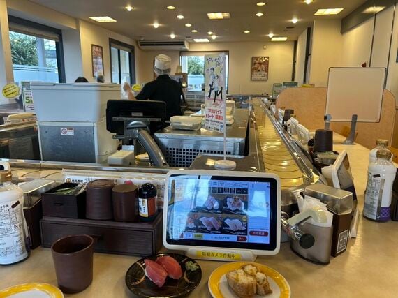『元気寿司 青柳店』の内観