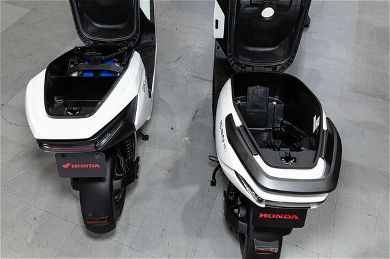 アイコンe:（右）とEM1e:（左）のラゲッジボックス比較