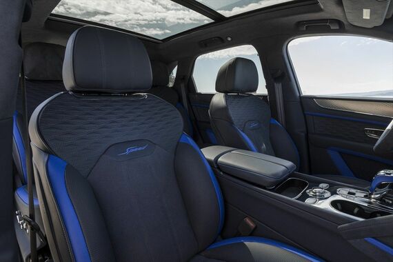 プレシジョン・ダイヤモンドキルトが採用されたスポーティな形状のシート(写真:Bentley Motors)