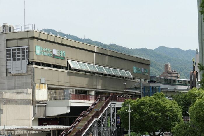 ポートライナーの三宮駅