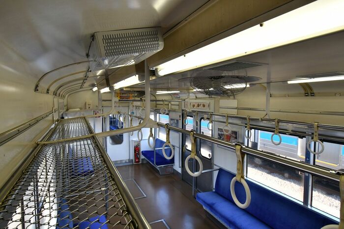 網棚や大きな角形のスピーカーが懐かしい